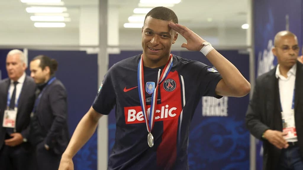 Kylian Mbappé signe officiellement avec le Real Madrid