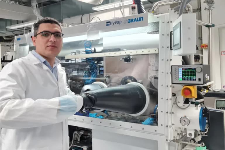 Mahmoud Al-Damasy…l'histoire inspirante d'un jeune homme qui a réalisé 30 recherches et deux inventions sur les « pérovskites »