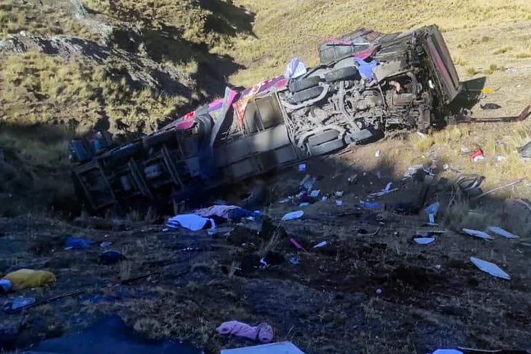 25 personnes ont été tuées au Pérou à la suite de la chute d'un bus depuis les Andes