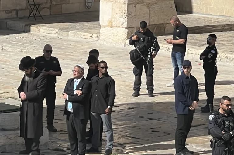 Avec une sécurité renforcée, Ben Ghafir prend d'assaut la mosquée Al-Aqsa pour la cinquième fois