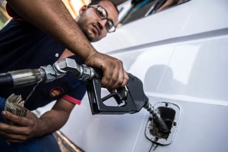 L'Egypte augmente les prix du carburant jusqu'à 15% avant une révision par le FMI