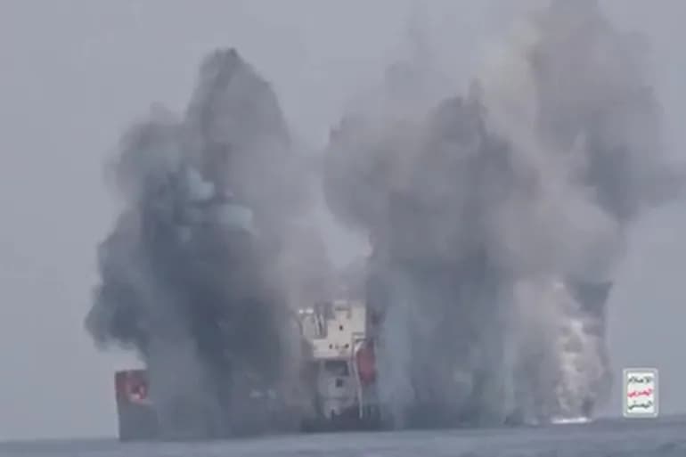 Des explosions près de Mocha et des Houthis ciblent 166 navires liés à Israël