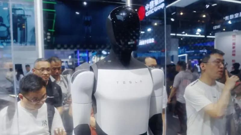 Elon Musk annonce que Tesla utilisera des « robots humains » l’année prochaine