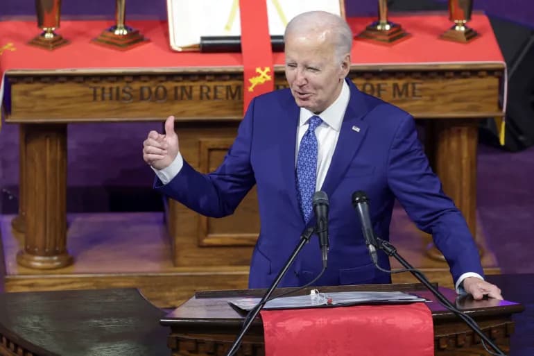 Biden s'accroche à sa campagne électorale face aux pressions