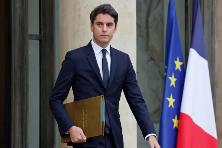 Macron appelle le Premier ministre français à rester en fonction