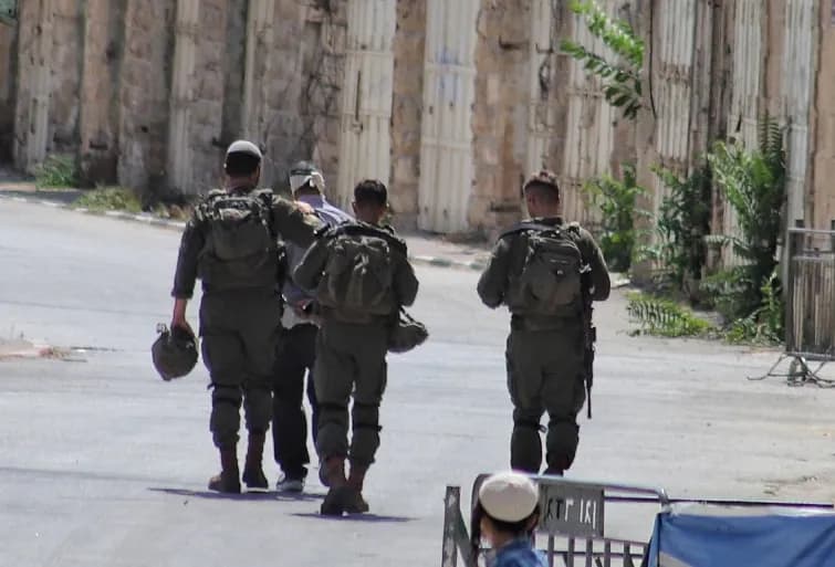 L’occupation procède à des raids, des arrestations et des démolitions en Cisjordanie