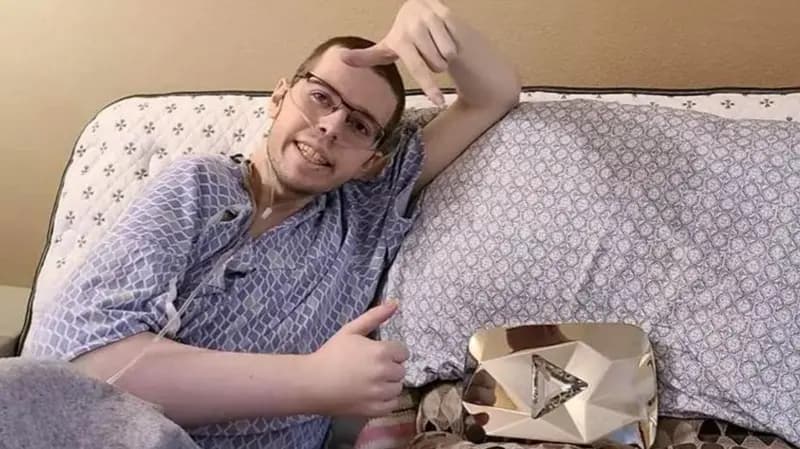 Comment la mort d’un célèbre YouTubeur a-t-elle contribué à récolter des fonds pour un cancer rare ?