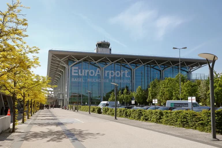 La navigation reprend à l'aéroport de Bâle-Mulhouse après une alerte à la bombe avant le début des JO