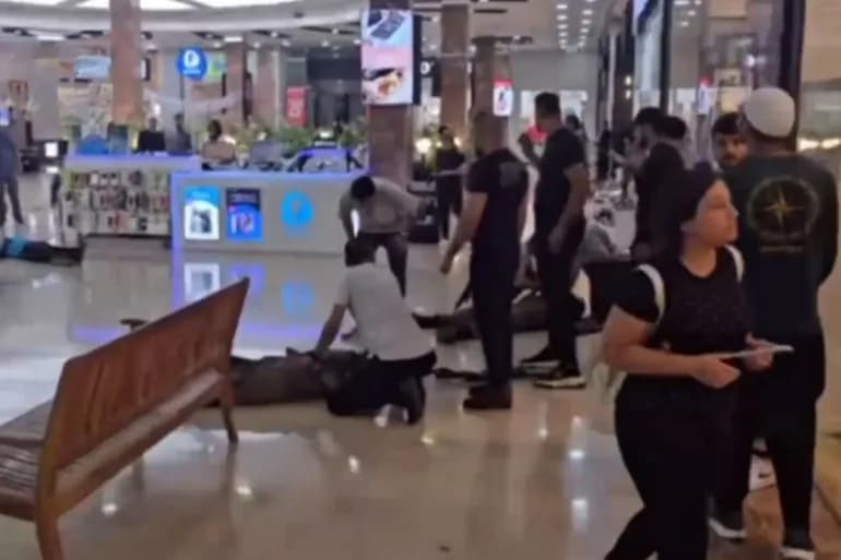 L'un d'eux est dans un état critique. Deux soldats ont été blessés lors d'une attaque au couteau dans le nord d'Israël.
