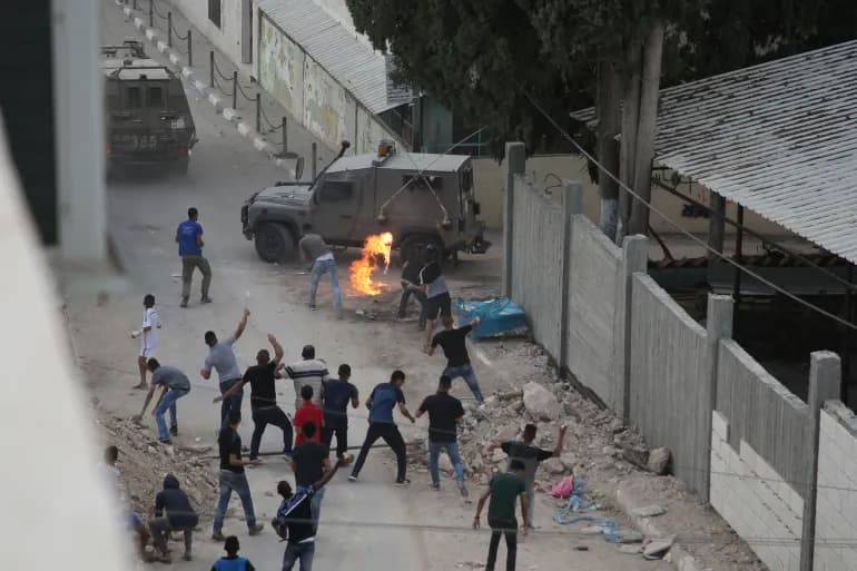 Les colons brûlent des terres en Cisjordanie et l’armée d’occupation poursuit ses raids
