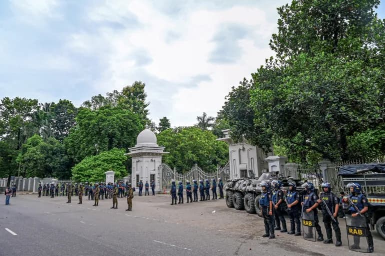 Les étudiants bangladais insistent pour manifester malgré la chute du pouvoir