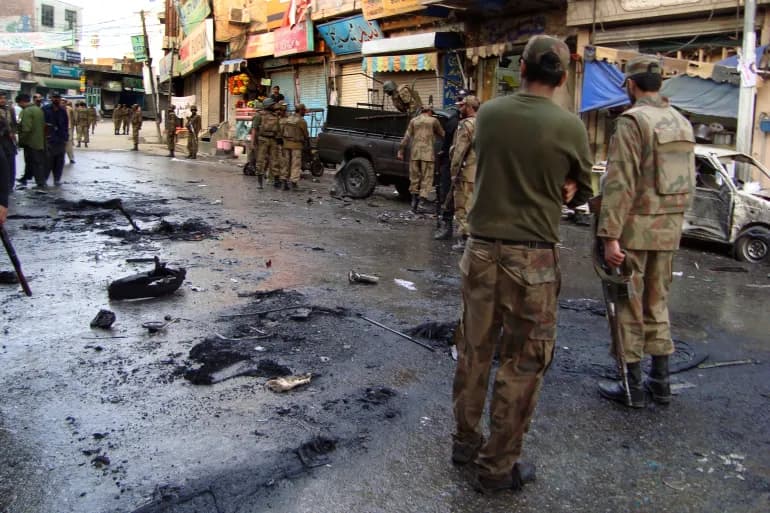 Armée pakistanaise : 8 soldats et 10 militants ont été tués lors d'une attaque contre une base militaire