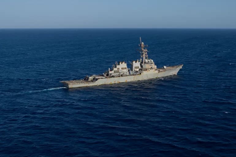 Washington détruit deux avions et un bateau des Houthis et demande au groupe de libérer les détenus