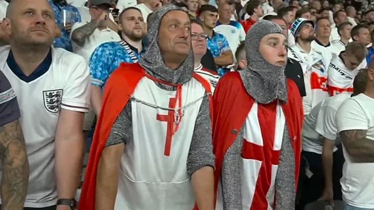 Colère turque face à l’apparition de supporters anglais « habillés en croisés » lors de la finale de l’Euro 2024