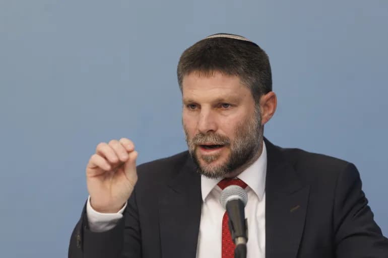 Smotrich menace les banques israéliennes de doubler leurs impôts en 2025