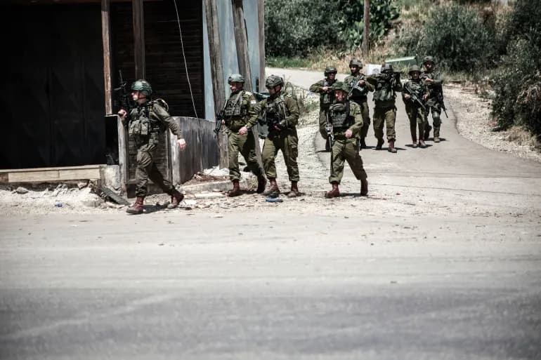 L'occupation continue de prendre d'assaut la Cisjordanie, blessant deux soldats à Tubas