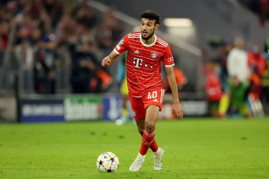 Manchester United finalise un accord avec le Bayern Munich pour le transfert de Mazraoui