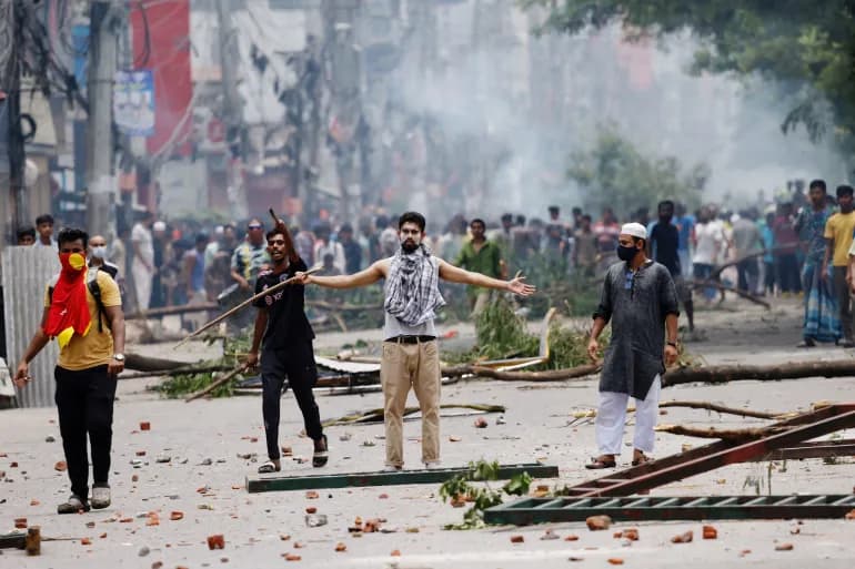 Le Premier ministre du Bangladesh critique l'opposition et les étudiants donnent 48 heures à son gouvernement