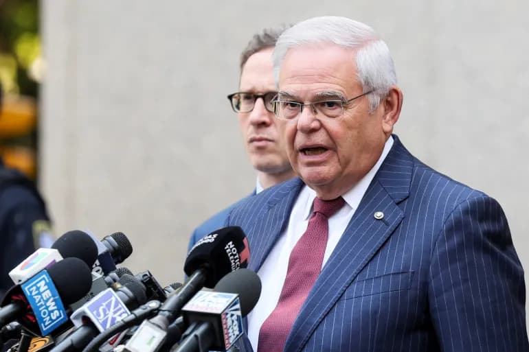 Après avoir été reconnu coupable de corruption, le sénateur Menendez dément toute information faisant état de son intention de démissionner