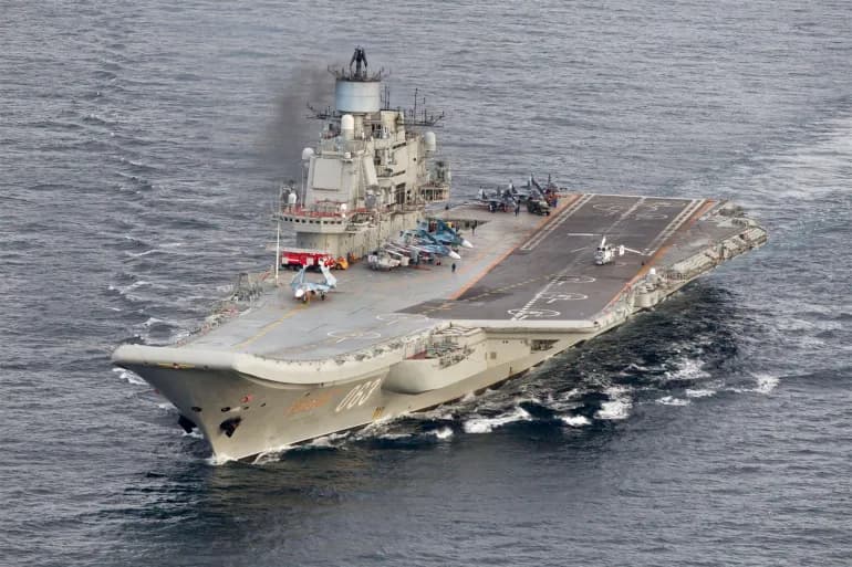 Moscou annonce l'échec de deux tentatives visant un porte-avions et des officiers russes