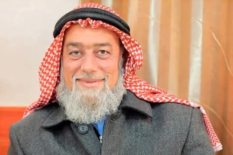 Après que sa santé se soit détériorée dans les prisons d'occupation, Cheikh Mustafa Abu Arra a été martyrisé