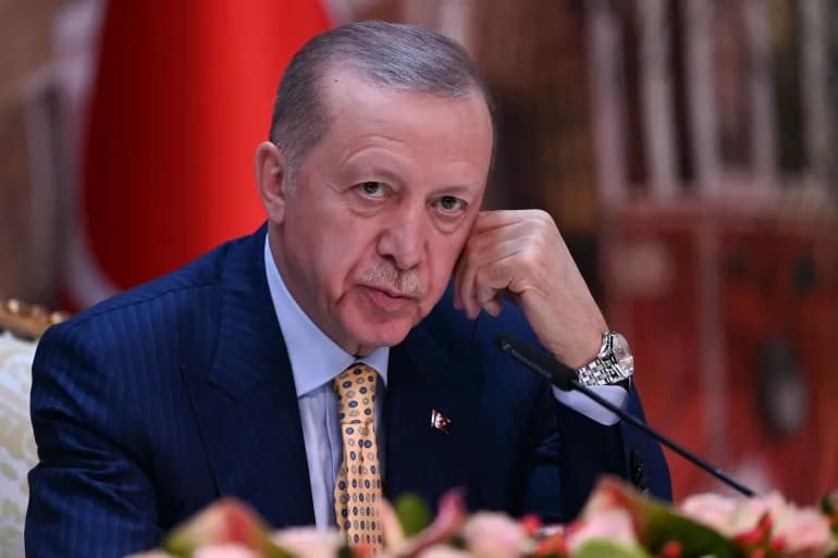 Erdogan évoque la possibilité d'inviter Assad et Poutine en Turquie