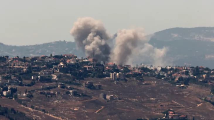 Le Hezbollah cible des sites militaires israéliens et pleure l'un de ses combattants