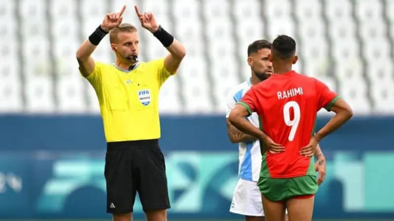 Le Maroc remporte une victoire passionnante contre l'Argentine dans un match marqué par des événements dramatiques et des émeutes de foule.