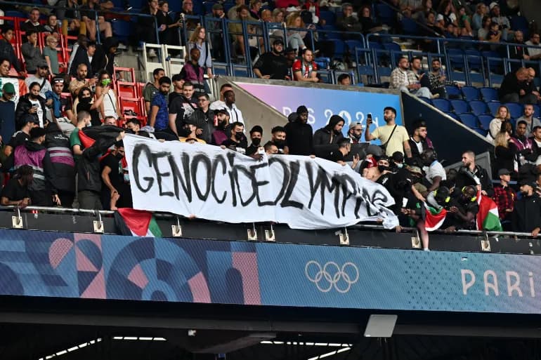 "Jeux olympiques du génocide"… Manifestation contre la guerre à Gaza avec le match du Paraguay contre Israël