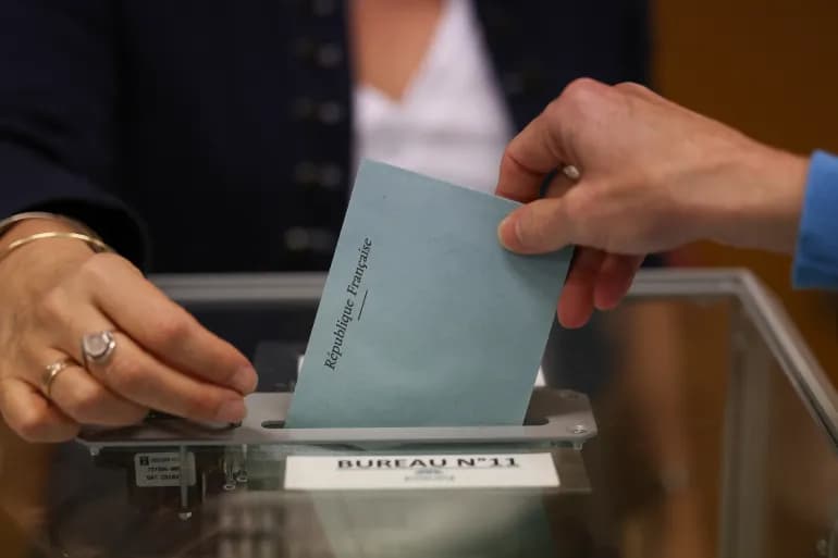 Début des votes pour le tour décisif des élections législatives en France