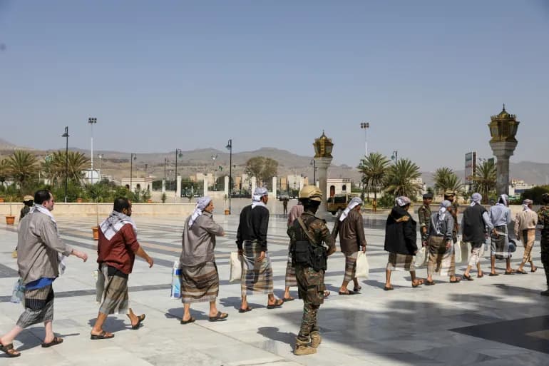 Les Houthis annoncent un accord pour échanger des listes de prisonniers avec le gouvernement