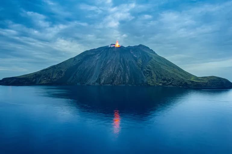 L'éruption du volcan italien Stromboli… Cela a-t-il un impact néfaste sur le monde arabe ?