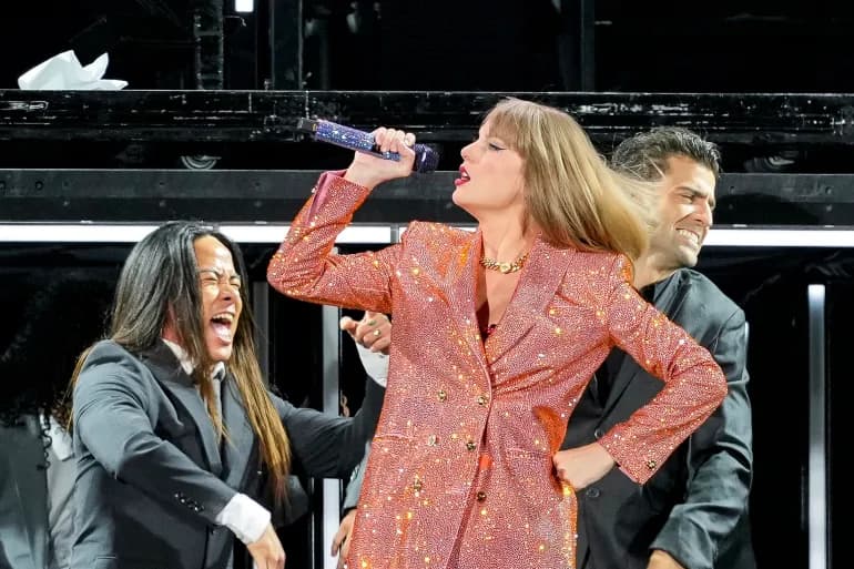Trump publie des photos retouchées suggérant que la superstar Swift le soutient