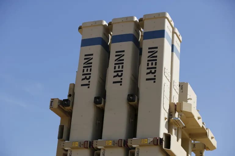 Israël distribue des téléphones spéciaux aux ministres et renforce sa défense aérienne