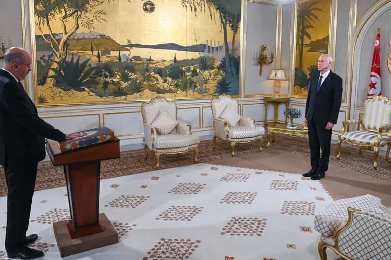 Pourquoi le président tunisien a-t-il changé de gouvernement quelques semaines avant les élections présidentielles ?