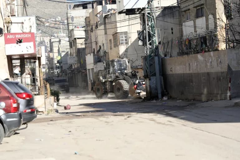 Des raids nocturnes dans des villes de Cisjordanie et des martyrs d'Al-Aqsa s'opposent à l'occupation du camp de Balata