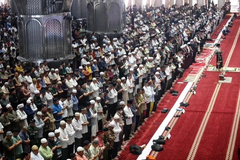 Des millions de personnes dans le monde accomplissent des prières par correspondance pour Haniyeh