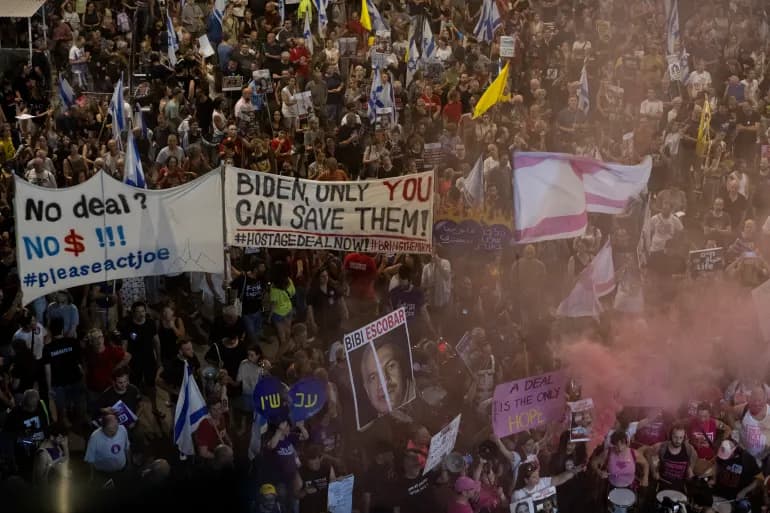 Des dizaines de milliers d'Israéliens manifestent pour exiger un accord d'échange
