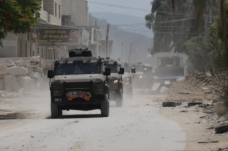 L'occupation tue deux jeunes hommes à Salfit et prend d'assaut Naplouse et Qalqilya