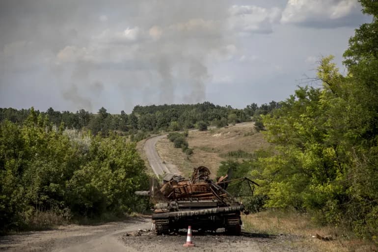 L'Ukraine annonce sa réponse à une attaque russe et à la destruction d'un deuxième pont stratégique à Koursk
