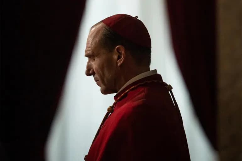 "Le Concile Pontifical"… un nouveau film d'Edward Berger qui révèle les secrets du Vatican