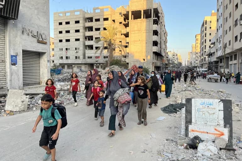 Les habitants de la bande de Gaza partagent des chaussures et portent les mêmes vêtements depuis des mois