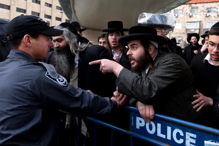Affrontements entre haredim et policiers israéliens devant une base militaire