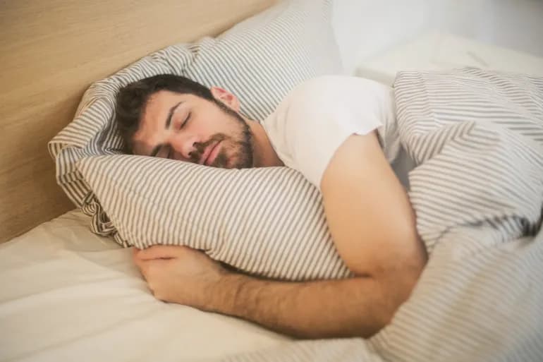 Pourquoi les experts conseillent-ils d’écrire nos rêves dès le réveil ?