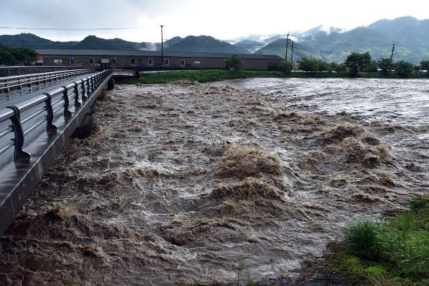 Le typhon Shanshan frappe le sud-ouest du Japon