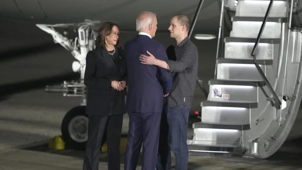 Joe Biden et Harris ont accueilli les prisonniers libérés lors de l’échange avec la Russie