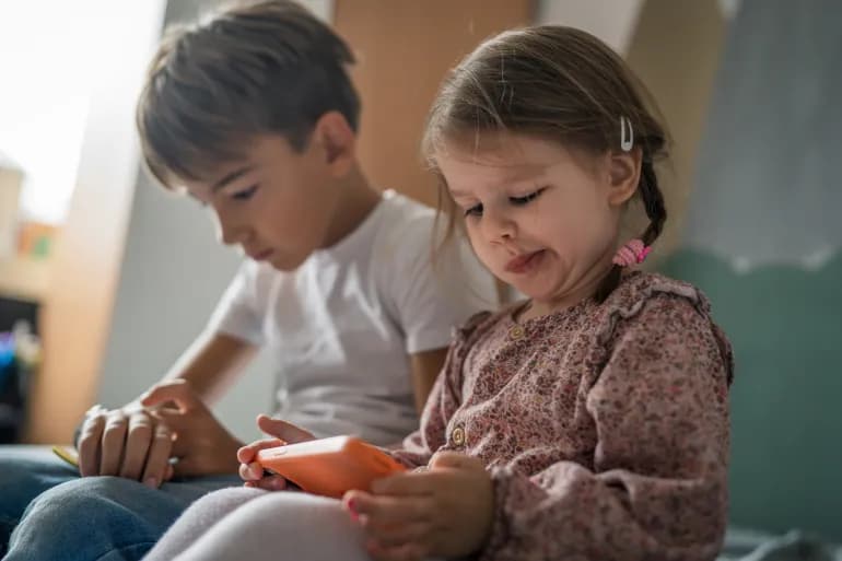 Comment l’utilisation excessive de la technologie affecte-t-elle les enfants ? Que doivent faire les parents ?