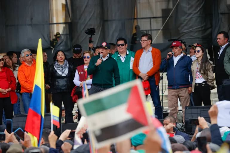 Après avoir interdit l'exportation de charbon de bois vers Israël… Président de la Colombie : ils tuent des enfants à Gaza avec