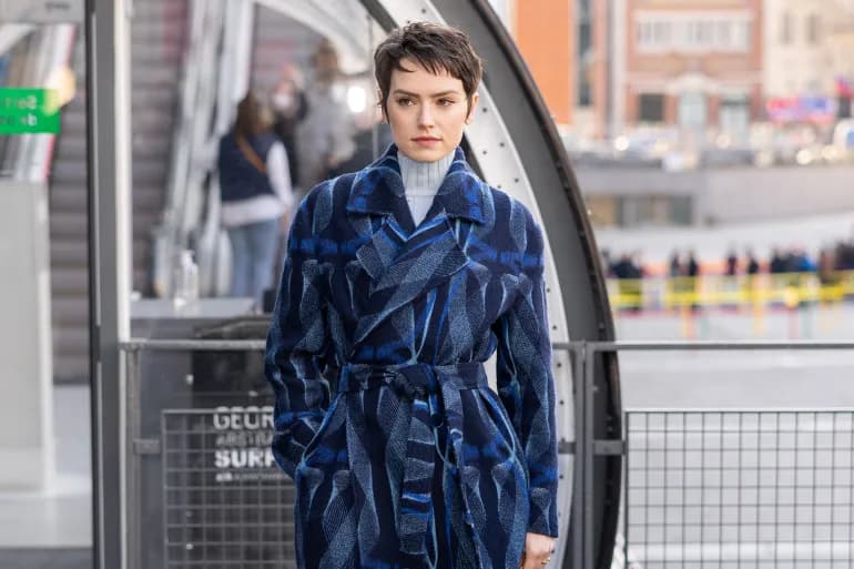 La star britannique de Star Wars, Daisy Ridley, révèle qu'elle souffre de la maladie de Basedow