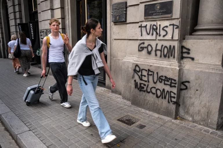Espagne.. Révolte populaire contre le « tourisme excessif » et demandes de lois réduisant le nombre de visiteurs
